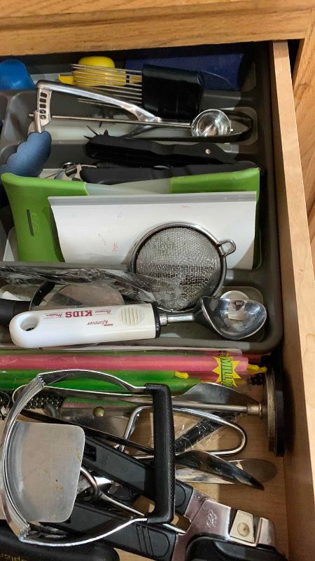Photo 1 of CONTENTS OF DRAWER