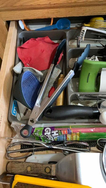 Photo 1 of CONTENTS OF DRAWER