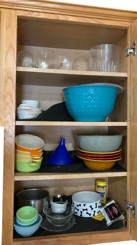 Photo 1 of CONTENTS OF CABINET