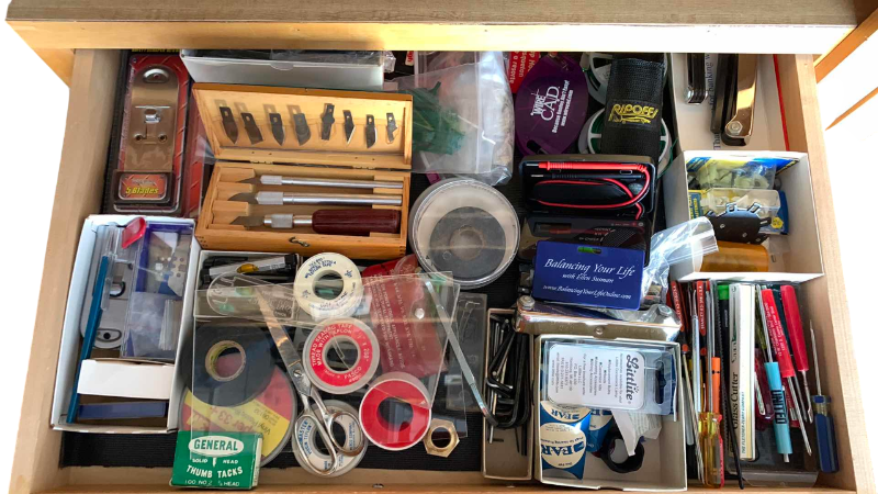 Photo 1 of CONTENTS OF DRAWER