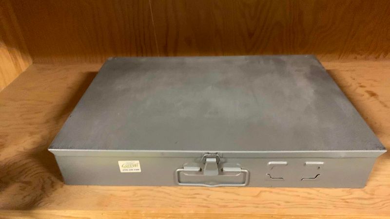 Photo 1 of METAL CONTAINER OF HARDWARE