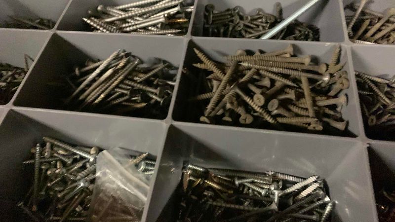 Photo 1 of METAL CONTAINER OF HARDWARE