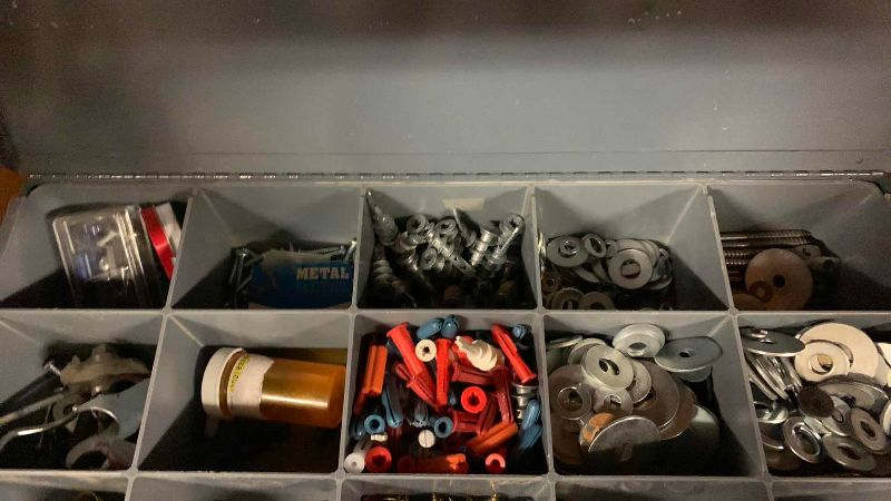 Photo 1 of METAL CONTAINER OF HARDWARE