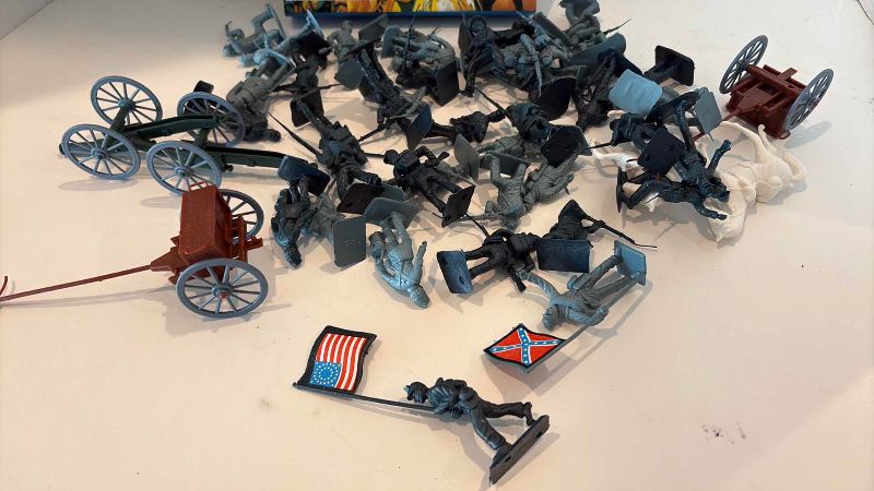 Photo 1 of  GETTYSBURG TOY SOLDIER BATTLE SET