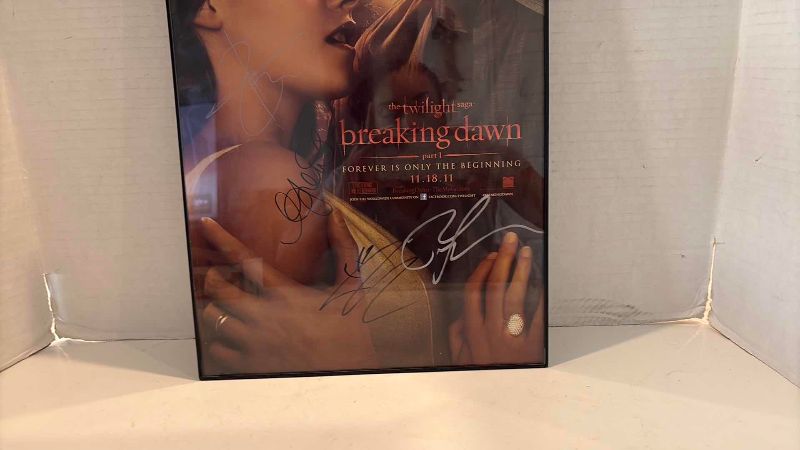 Photo 1 of AUTOGRAPHED BREAKING DAWN PART 1 CAST MOVIE POSTER 11.5" X 17" FRAME