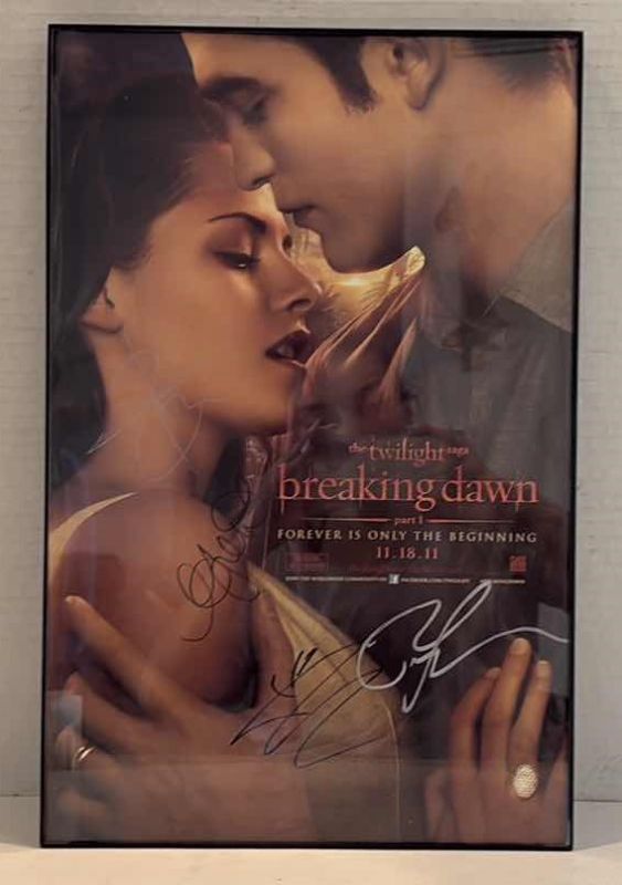 Photo 1 of AUTOGRAPHED BREAKING DAWN PART 1 CAST MOVIE POSTER 11.5" X 17" FRAME
