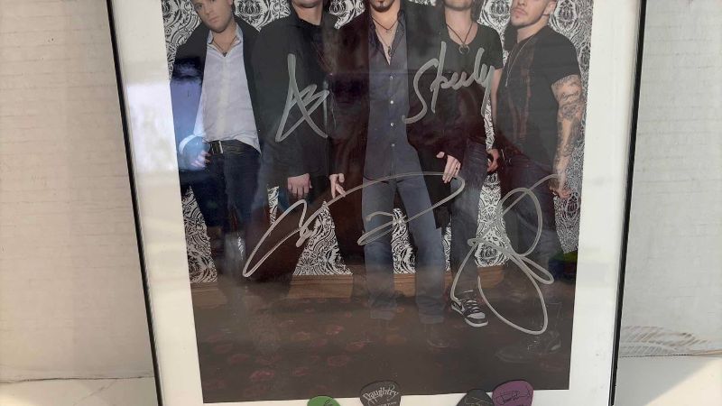 Photo 1 of AUTOGRAPHED DAUGHTRY ROCK BAND FRAMED PHOTO 14” X 12” AND GUITAR PIX'S 