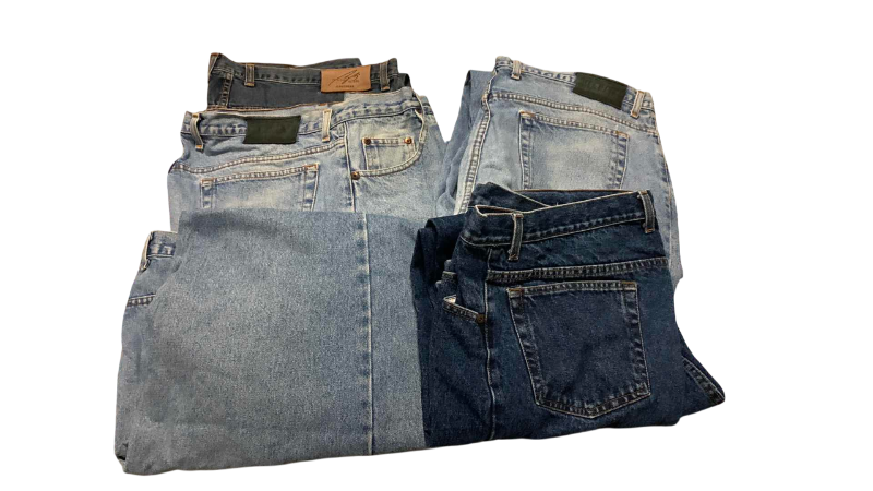 Photo 1 of MENS JEANS SIZE 40 X 30 BILL BLASS