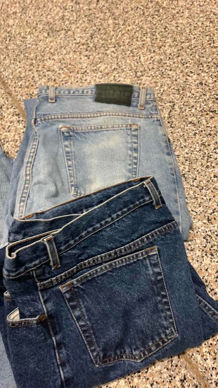 Photo 1 of MENS JEANS SIZE 40 X 30 BILL BLASS