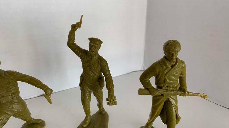 Photo 1 of 4-VINTAGE 1960’S LOUIS MARX WORLD WAR 2 RUSSIAN SOLDERS