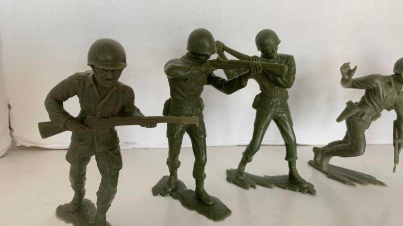 Photo 1 of 6-VINTAGE 1960’S TOY WORLD WAR 2 MARINES