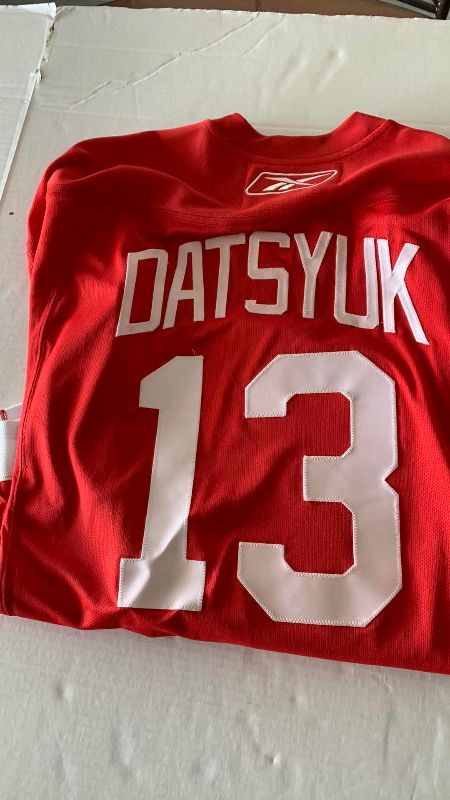 Photo 1 of NHL HOCKEY DETROIT RED WINGS DATSYUK REEBOK JERSEY