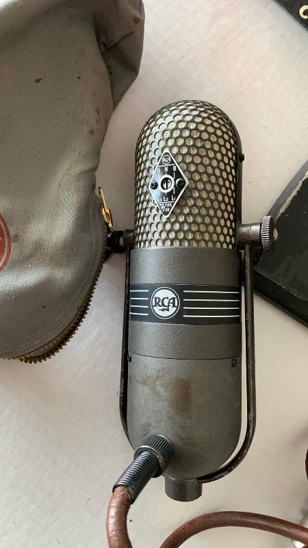 Photo 1 of VINTAGE RCA 77-DX RIBBON MICROPHONE WITH STAND, CABLE AND ORIGINAL BOX 
