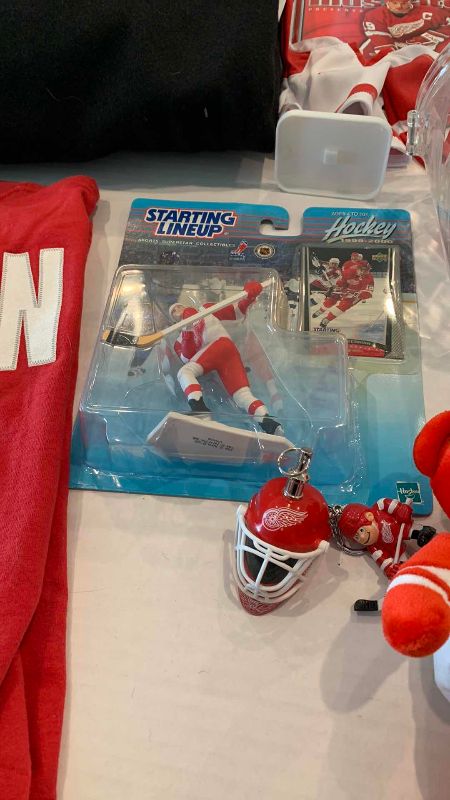 Photo 1 of NHL HOCKEY DETROIT RED WINGS ASSORTED COLLECTOR ITEMS
