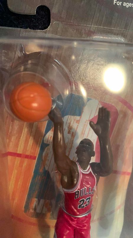 Photo 1 of 1998/99 NBA BASKETBALL MICHAEL JORDAN SUPERSTARS FIGURE