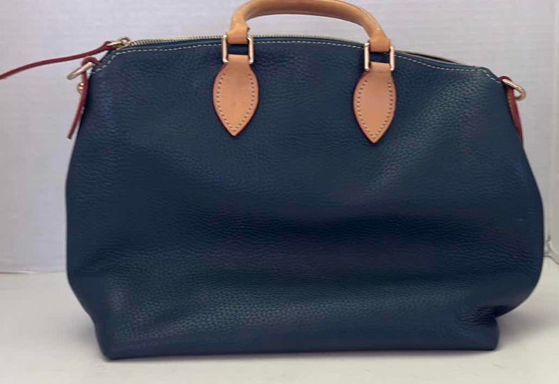 Photo 1 of DOONEY AND BOURKE LEATHER GREEN SHOULDER BAG WITH DUST COVER AND KEY CHAIN