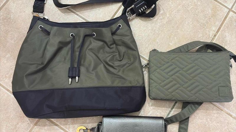Photo 1 of MISCELLANEOUS HANDBAGS
