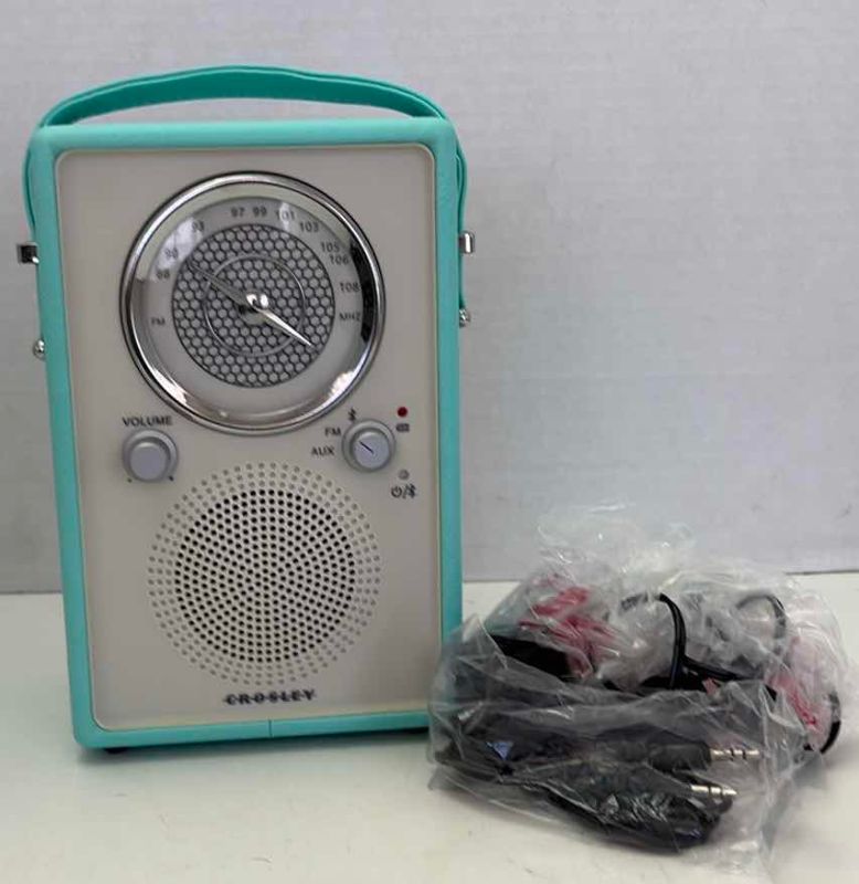 Photo 1 of CROSLEY SONGBIRD II FM/BLUETOOTH RADIO