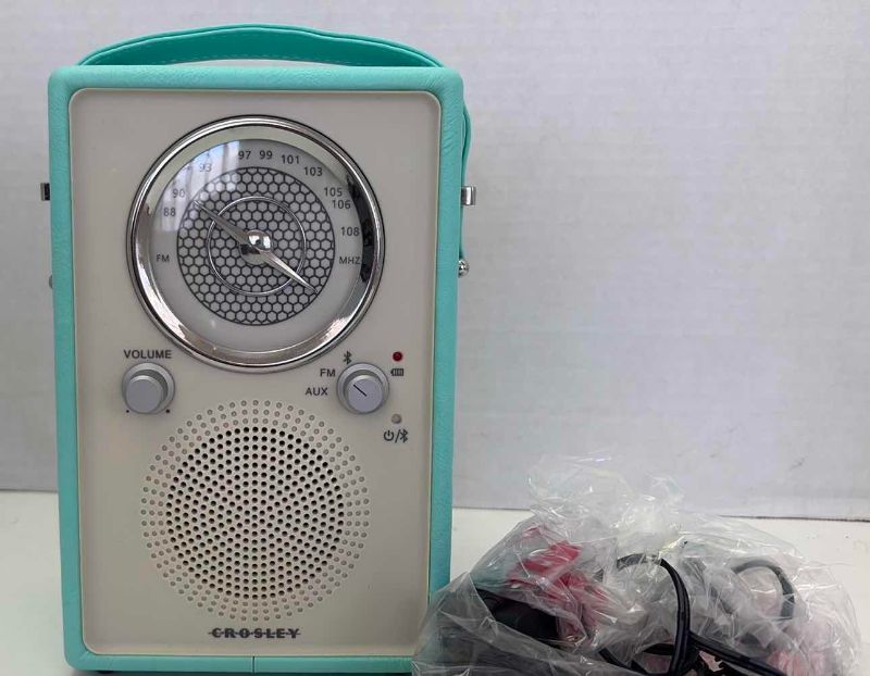 Photo 1 of CROSLEY SONGBIRD II FM/BLUETOOTH RADIO