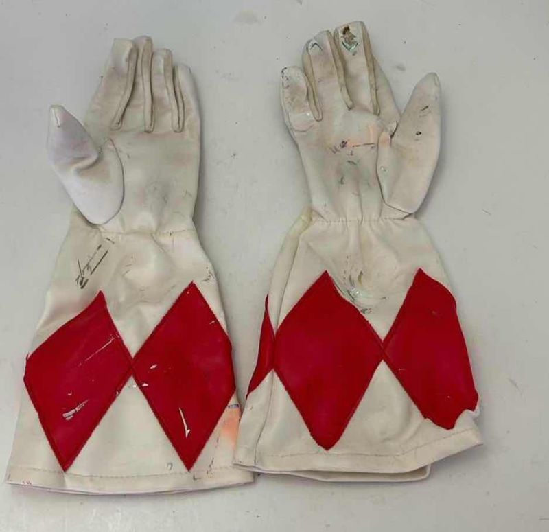 Photo 1 of 1994 MIGHTY MORPHINS POWER RANGERS GLOVES