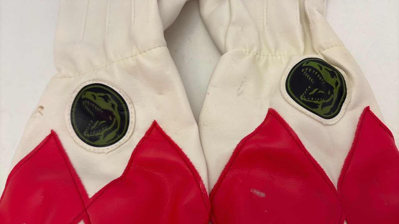 Photo 1 of 1994 MIGHTY MORPHINS POWER RANGERS GLOVES