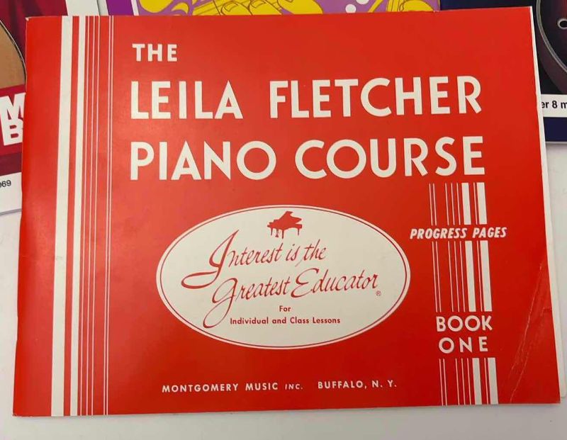 Photo 1 of GUITAR AND PIANO INSTRUCTIONAL MUSIC BOOKS