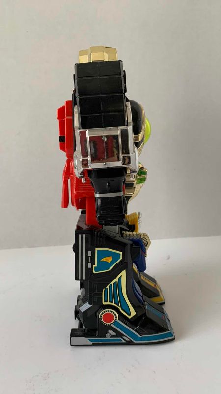 Photo 1 of 1994 THUNDER MEGAZORD MIGHTY MORPHIN POWER RANGERS ACTION FIGURE