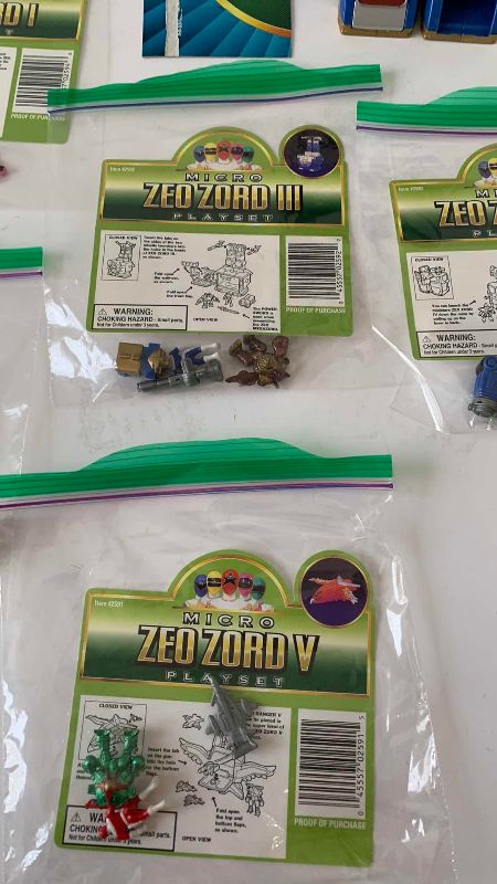 Photo 1 of MICRO ZEO ZORD V AND 5-PLAYSETS MIGHTY MORPHIN POWER RANGERS