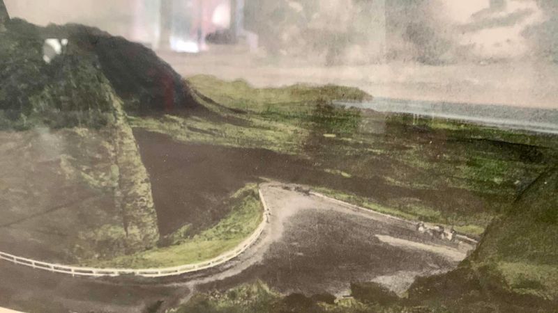 Photo 1 of ANTIQUE 1912 HAWAIIAN PALI LOOKOUT PHOTOGRAPH AND AN EMPTY FRAME