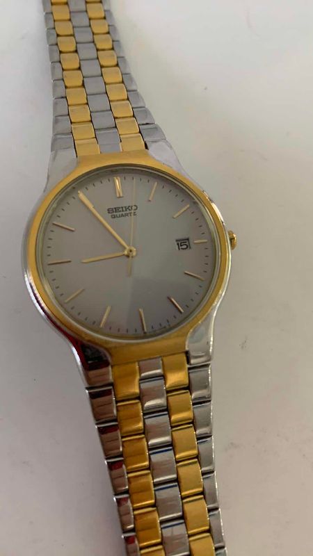 Photo 1 of VINTAGE MENS SEIKO CARAVELL QUARTZ 2 TONE STEEL BRACELET DRESS WATCH