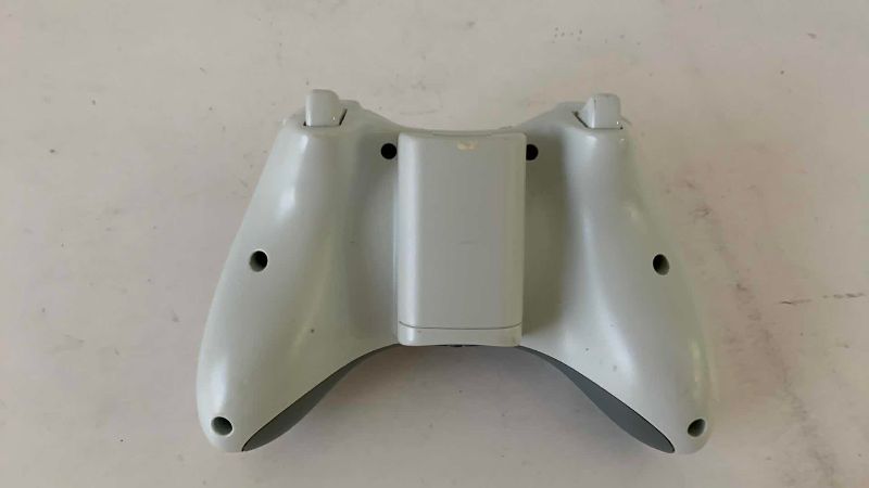 Photo 1 of XBOX ONE WIRELESS CONTROLLER