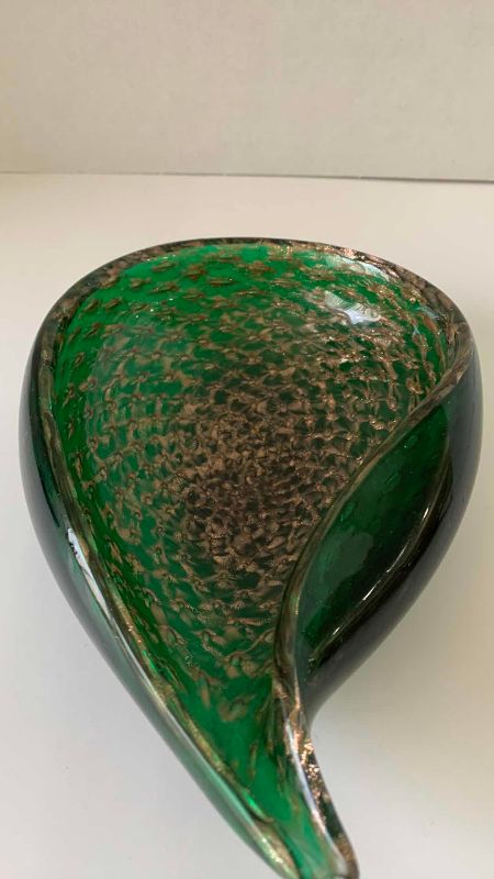 Photo 1 of VINTAGE MURANO GREEN W/GOLD FLAKES TEARDROP SHAPED ART GLASS ASHTRAY 9”