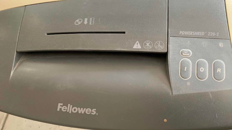 Photo 1 of FELLOWES POWERSHRED 220-2
