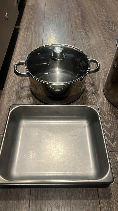Photo 1 of METAL POTS SET AND BAKING TRAY