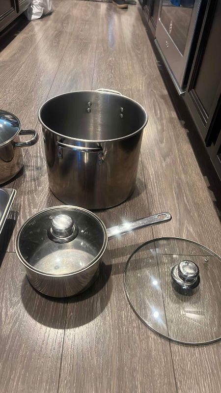 Photo 1 of METAL POTS SET AND BAKING TRAY