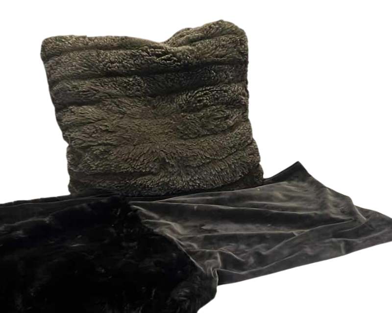 Photo 1 of FUR PILLOW AND TABLE WRAP