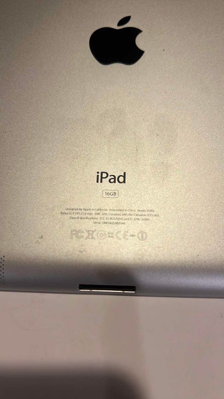 Photo 1 of APPLE IPAD 2 16GB POWERS UP
