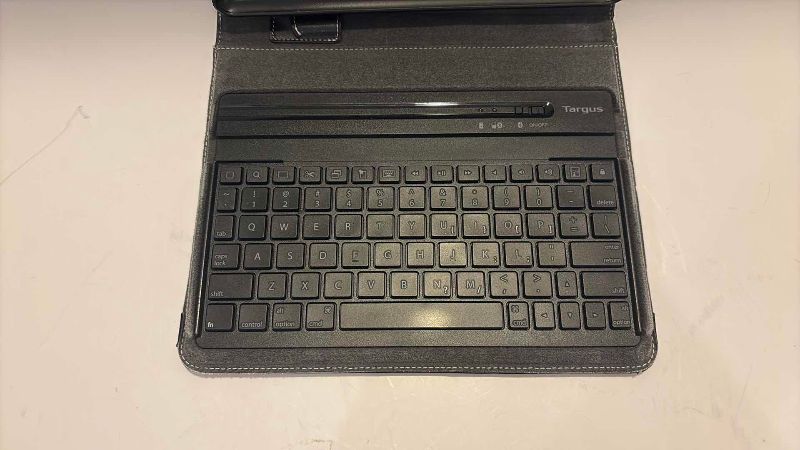 Photo 1 of TARGUS BLUETOOTH KEYBOARD 10” 