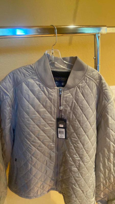 Photo 1 of 3 - SWEATER, SHIRT & OUTERWEAR SIZE XXL