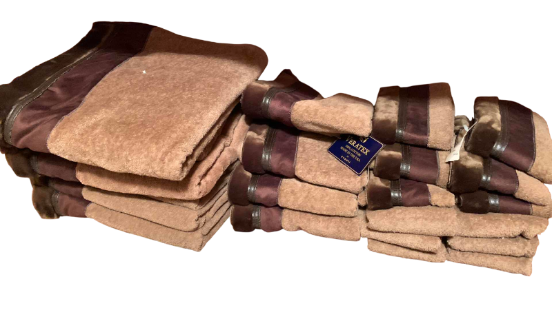 Photo 1 of AVANTI BATH TOWELS SET