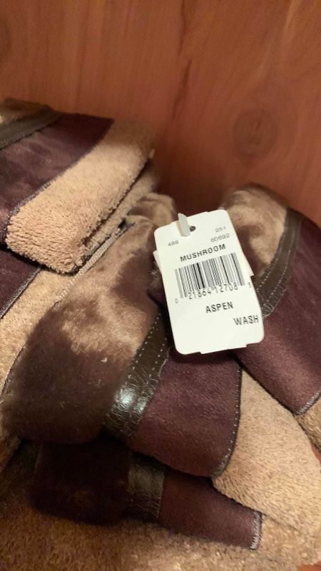 Photo 1 of AVANTI BATH TOWELS SET