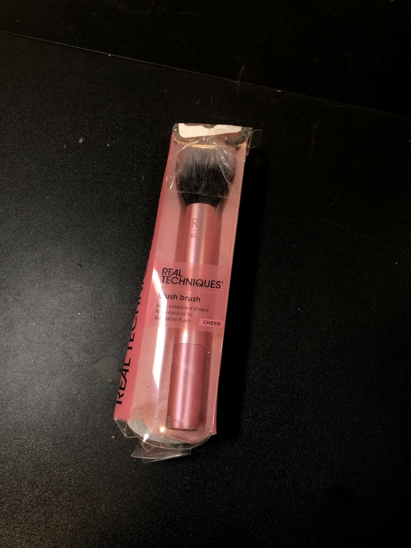 Photo 2 of Real Techniques Blush Brush