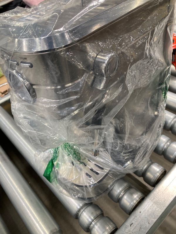 Photo 1 of ***PARTS ONLY -SELLING AS PARTS ONLY ***LID BROKEN

CASABREWS CM5418 Espresso Machine 20 Bar, Compact Espresso Maker with Steam Milk Frother, Stainless Steel Coffee Machine with 34oz Removable Water Tank for Cappuccino, Latte, Silver