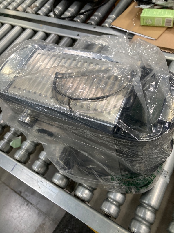 Photo 1 of ***PARTS ONLY -SELLING AS PARTS ONLY ***LID BROKEN

CASABREWS CM5418 Espresso Machine 20 Bar, Compact Espresso Maker with Steam Milk Frother, Stainless Steel Coffee Machine with 34oz Removable Water Tank for Cappuccino, Latte, Silver