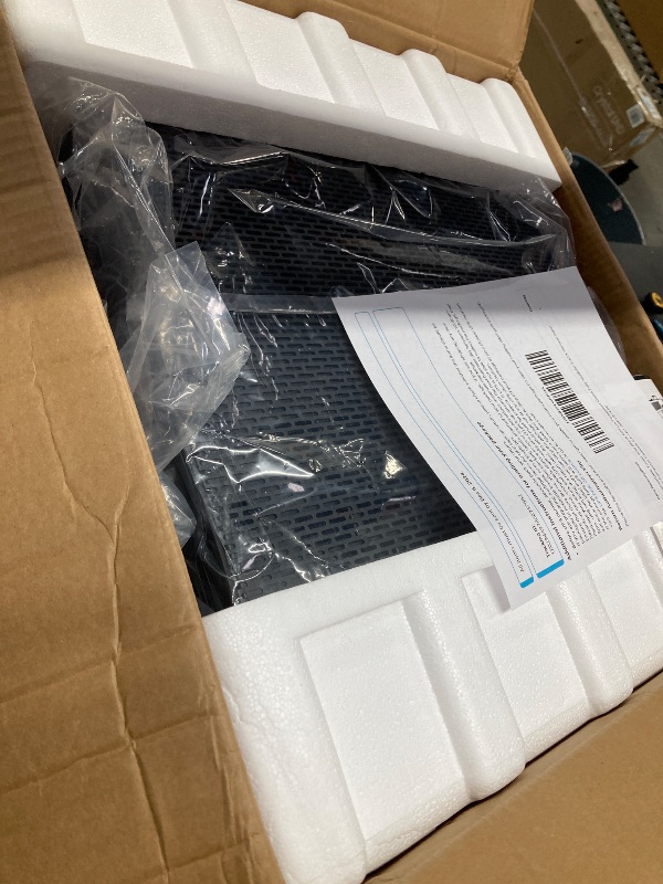 Photo 1 of Thermaltake Tower 900 Snow Edition Tempered Glass Fully Modular E-ATX Vertical Super Tower Computer Chassis CA-1H1-00F6WN-00