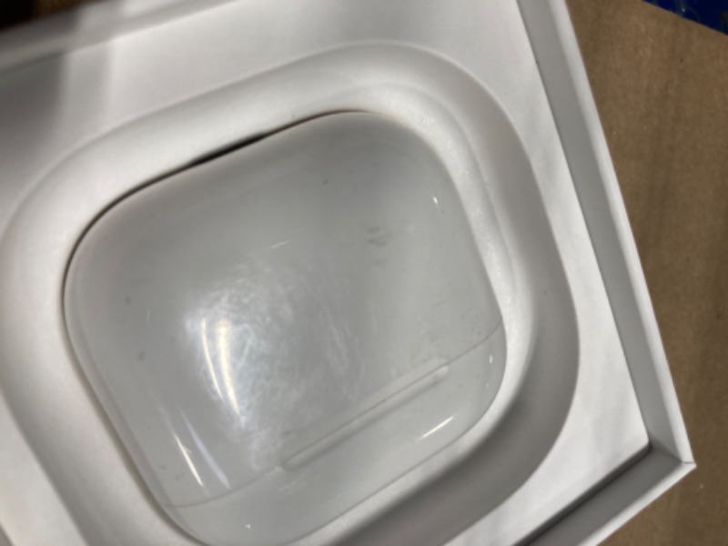 Photo 1 of ***VERY USED AND DIRTY / IT DOES NOT HAVE CHARGER CABLE*** Apple AirPods 4 Wireless Earbuds, Bluetooth Headphones, Personalized Spatial Audio, Sweat and Water Resistant, USB-C Charging Case, H2 Chip, Up to 30 Hours of Battery Life, Effortless Setup for iP