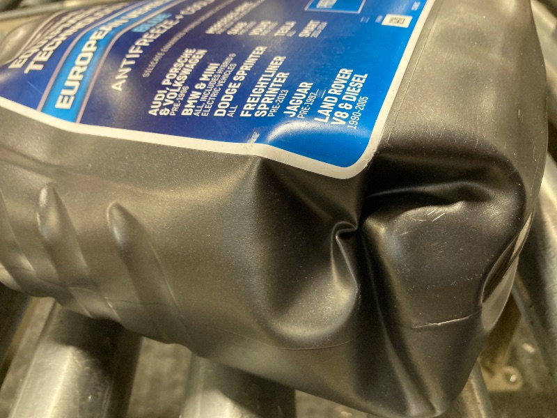 Photo 3 of ***DAMAGE ON THE PACKAGE*** Peak European Blue 50/50 Antifreeze + Coolant - 1 Gal