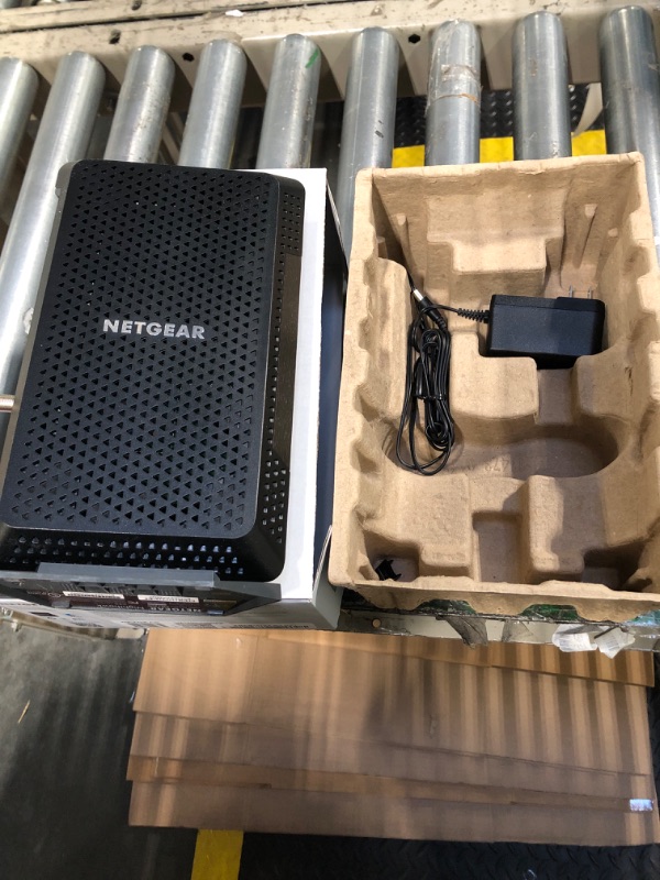 Photo 2 of ***USED***NETGEAR Nighthawk Cable Modem CM1200 - Compatible with all Cable Providers including Xfinity by Comcast, Spectrum, Cox | For Cable Plans Up to 2 Gigabits | 4 x 1G Ethernet ports | DOCSIS 3.1, Black