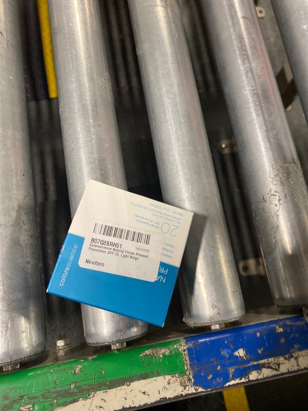 Photo 1 of Colorescience Natural Finish Pressed Foundation SPF 20, Light Beige