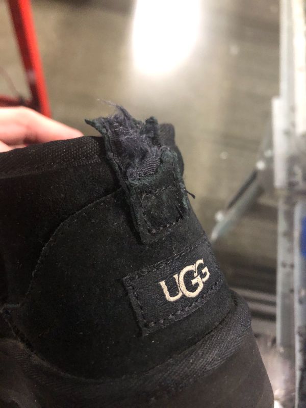 Photo 1 of ***USED***MINOR DAMAGE SEE PIC ***UGG Unisex-Child Classic Ultra Mini Platform Boot, Black, 4 Big Kid